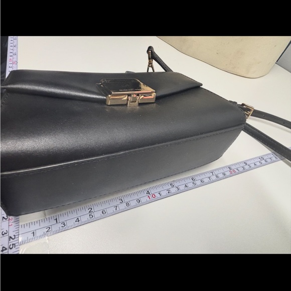 Michael Kors Lita  Leather Cross Body Handbag with Gold Chain - Picture 6 of 7